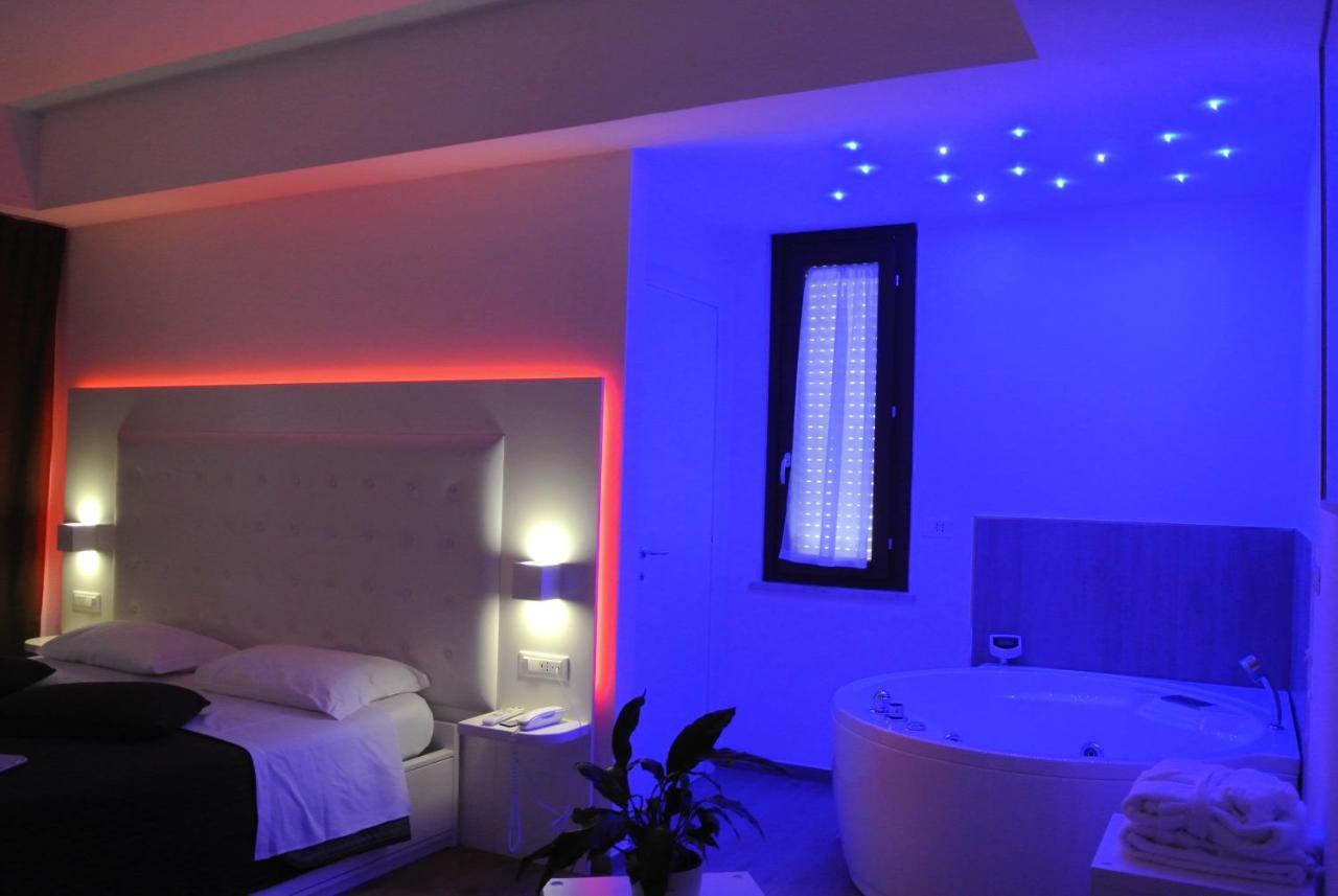 Deluxe Suite Spa Bath