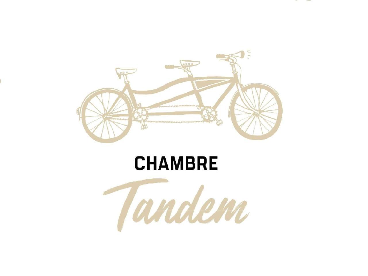 Chambre Side-Car avec Salle de Bains et Toilettes Communes