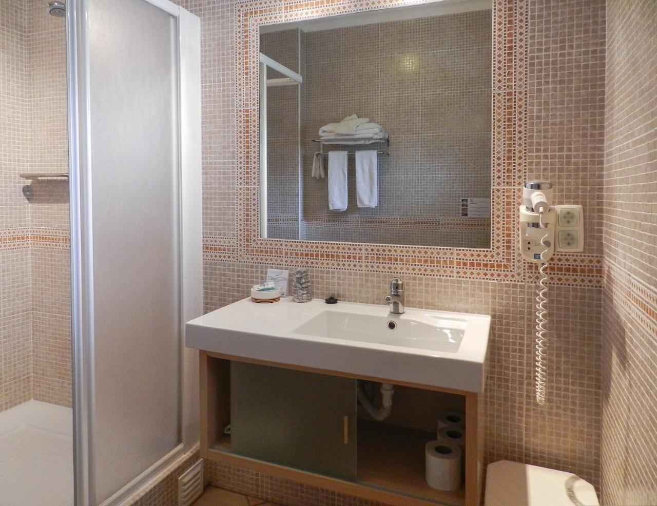 Twin Room Private Bathroom