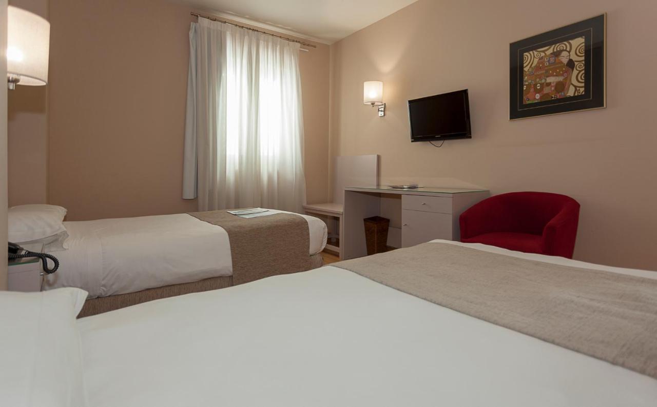 Double or Twin Room,1207667281:JPEG