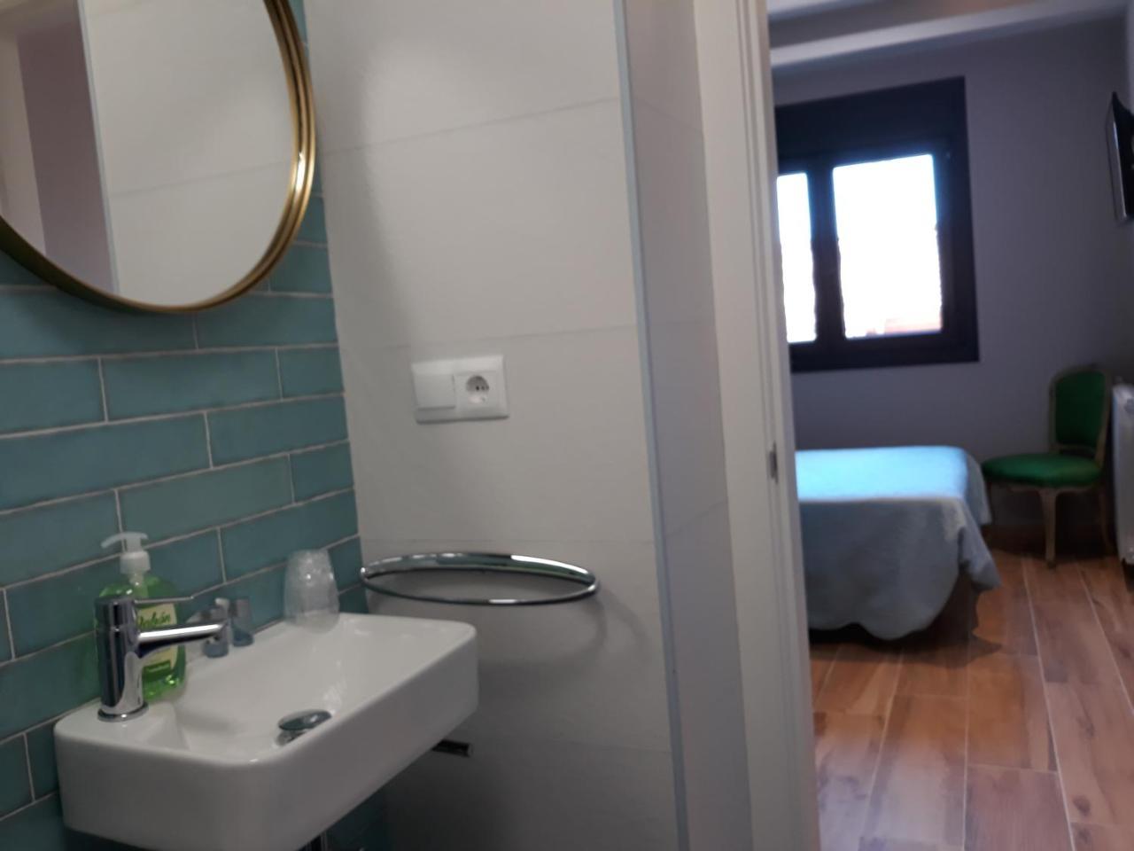 Small Double Room,775749403:JPEG