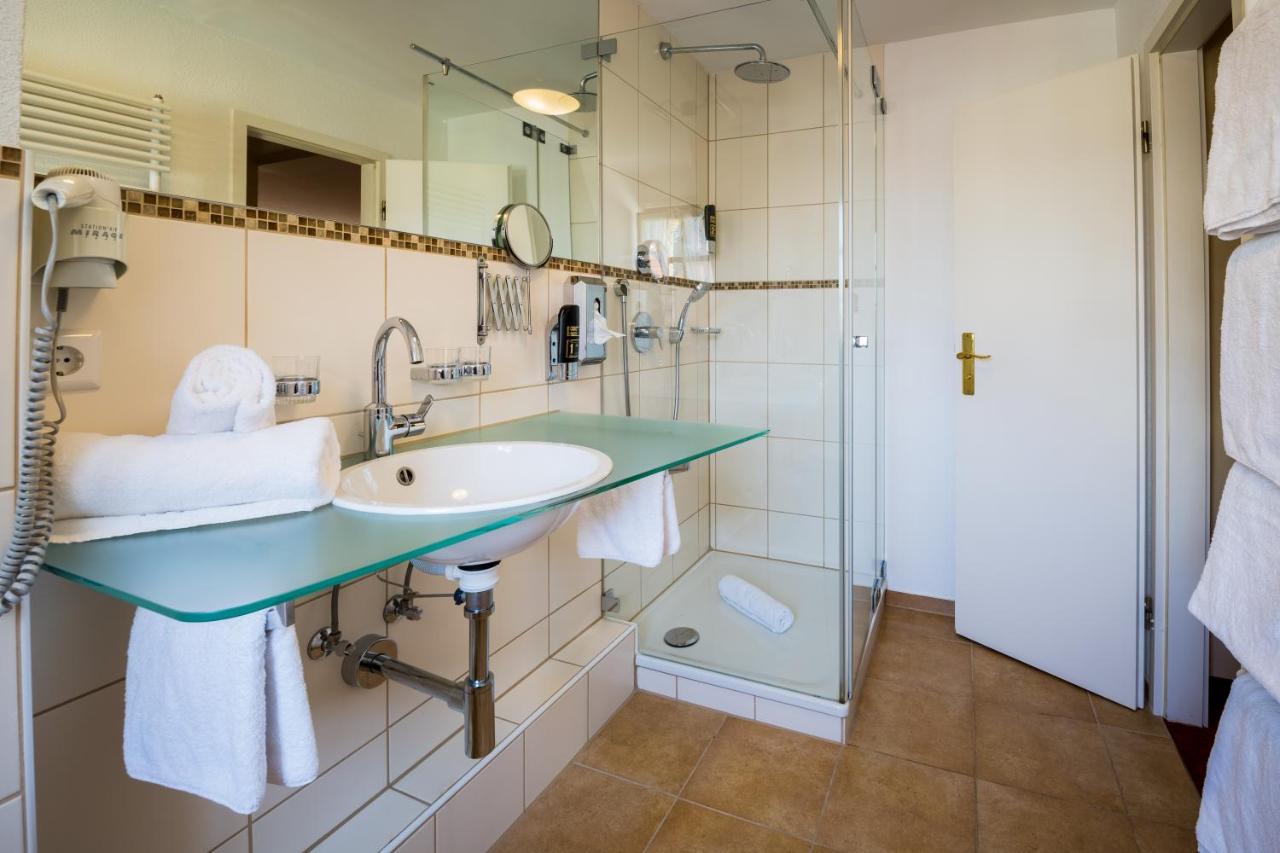 Family Room Bathroom,799691895:JPEG