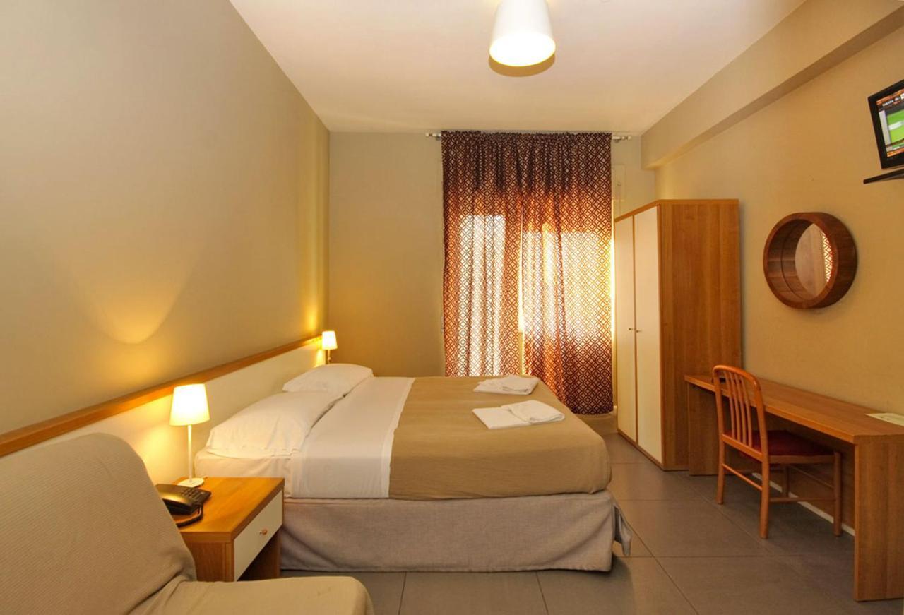 Standard Double or Twin Room,723922867:JPEG