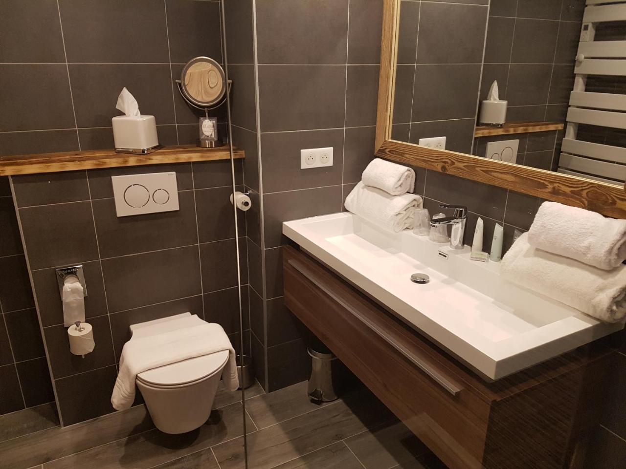 Standard King Room,724296391:JPEG