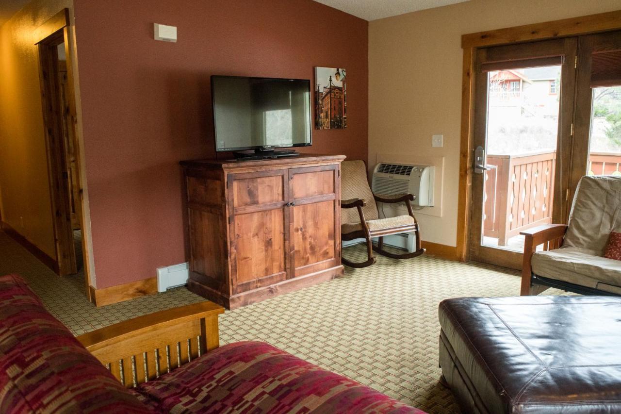 Three-Bedroom Suite Non-Pet Friendly,724304722:JPEG
