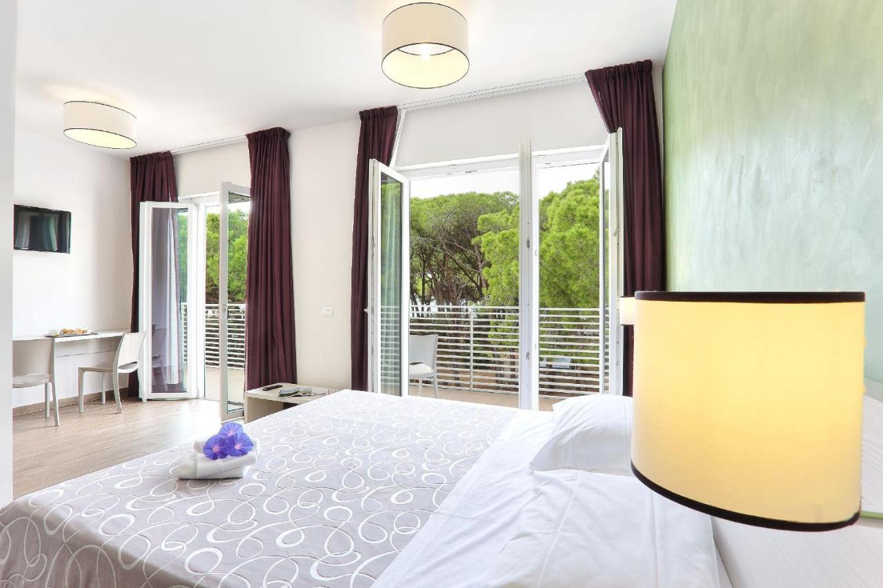Superior Double Room Terrace Pinewood View