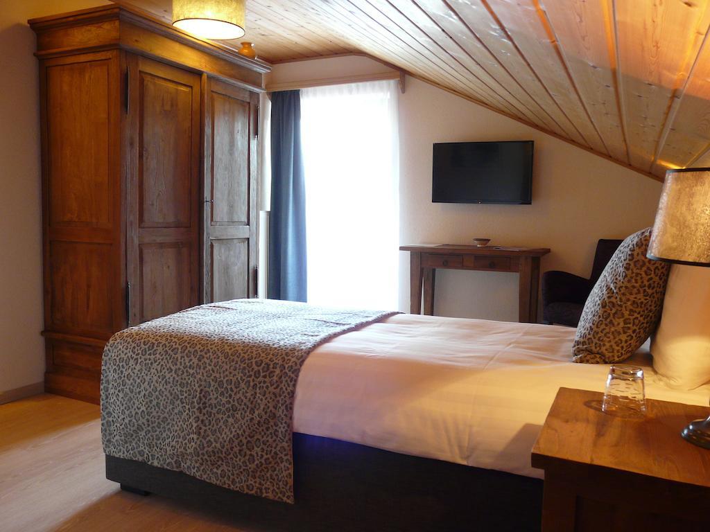 Single Room,227423621:JPEG