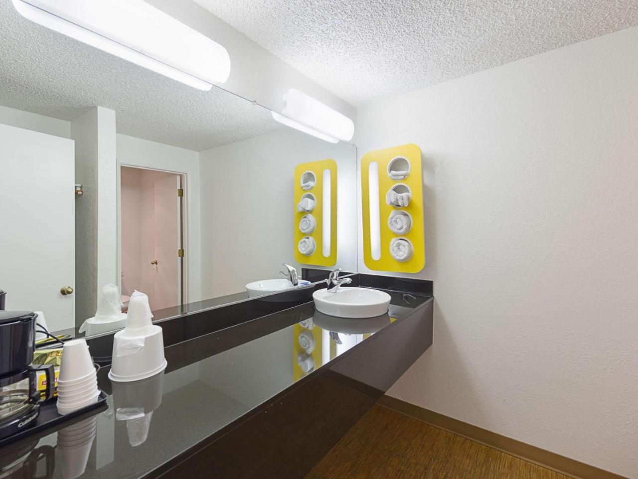 Deluxe King Room - Non-Smoking
