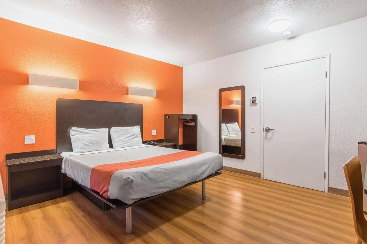 1 Queen Bed | Non-Smoking Mini Fridge