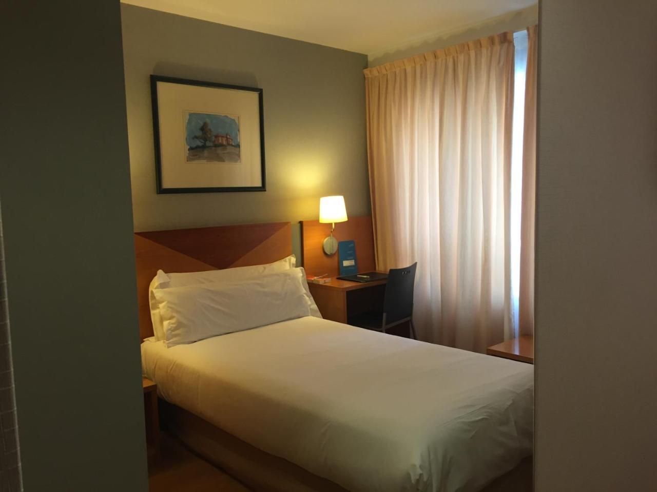 Single Room,737818156:JPEG