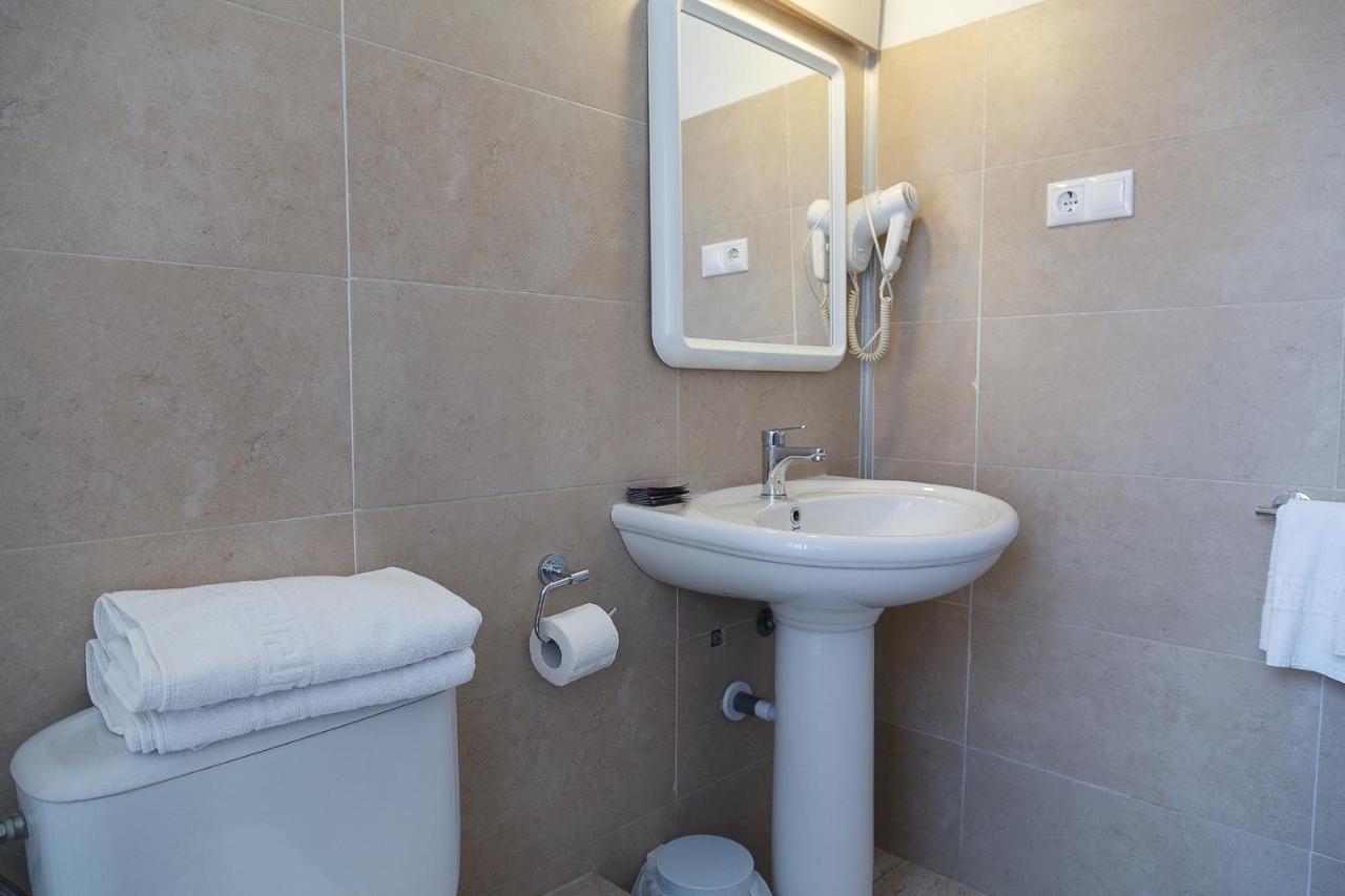 Twin Room Private Bathroom