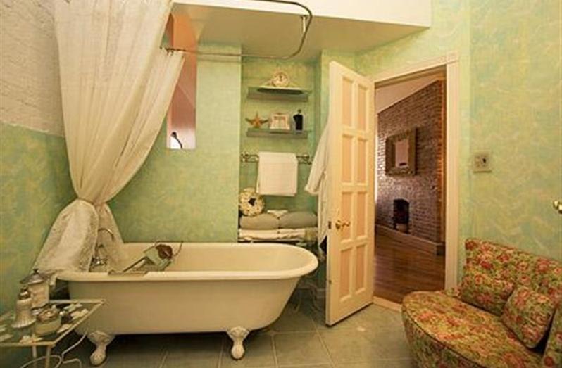Dandridge Double Room Private Bathroom