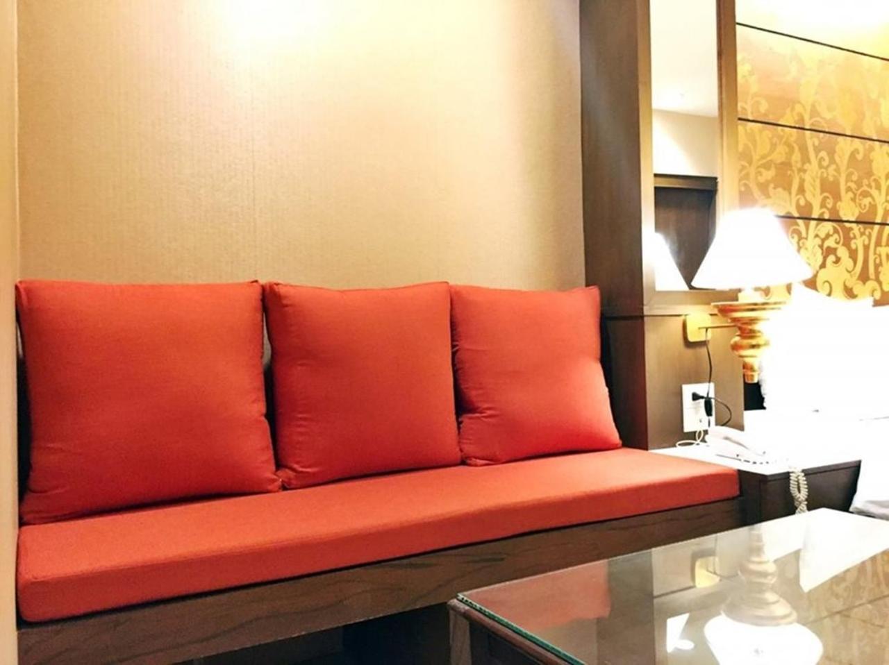Deluxe with Breakfast Free Round-Trip Airport Transfer and Minibar,414912897:JPEG