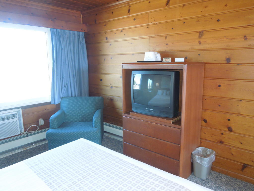 Queen Room Waterfront