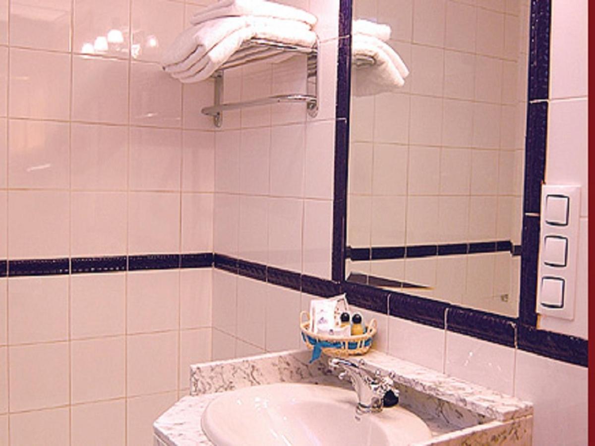 Single Room,732881518:JPEG