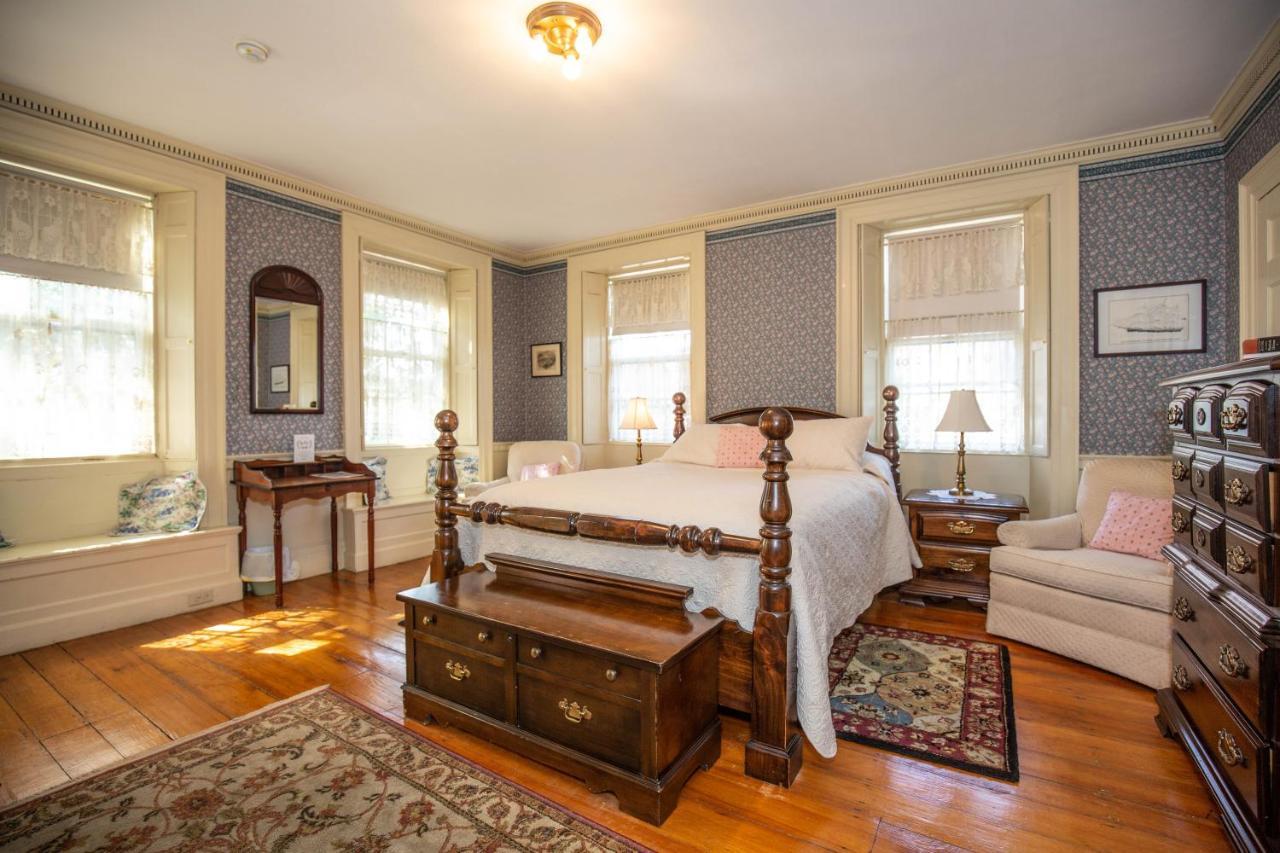 Standard Queen Room Melissa