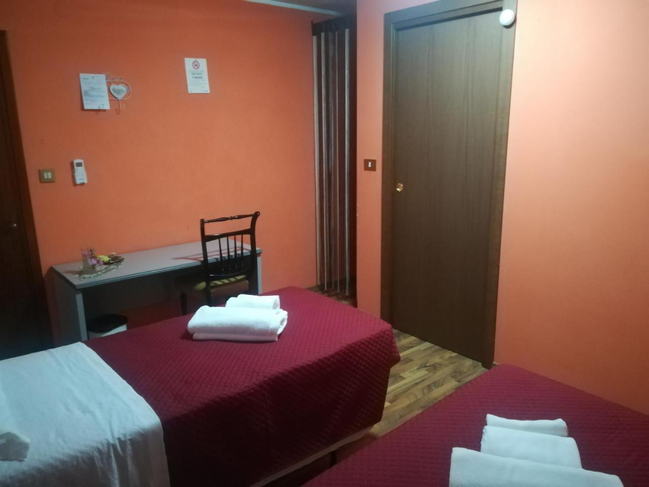 Twin Room Private Bathroom