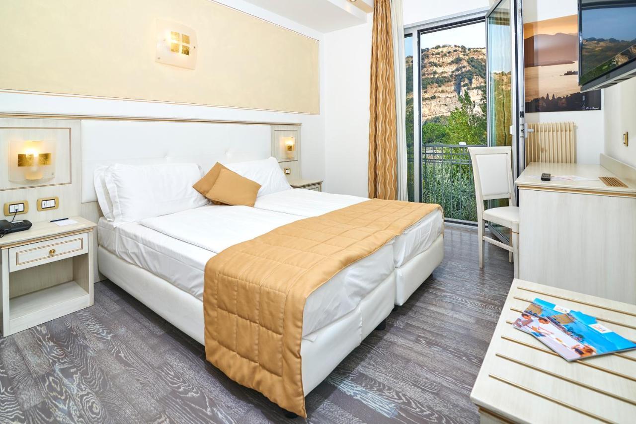Classic Double or Twin Room,686750430:JPEG