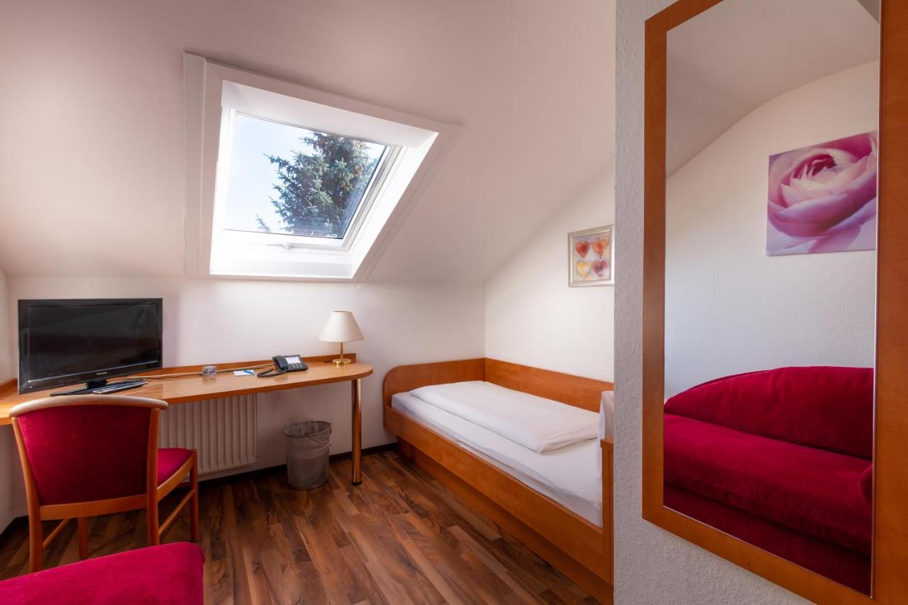 Basic Single Room,736238956:JPEG