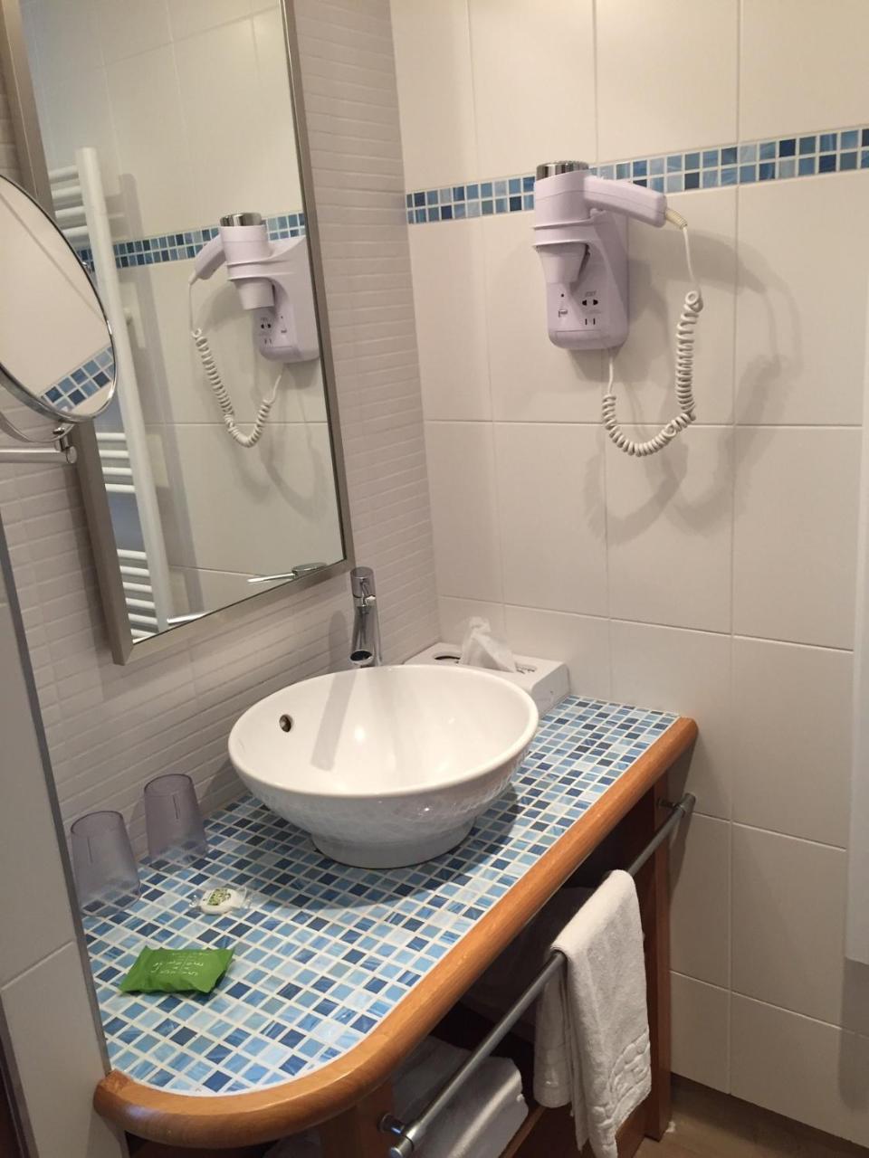 Twin Room,1580670737:JPEG