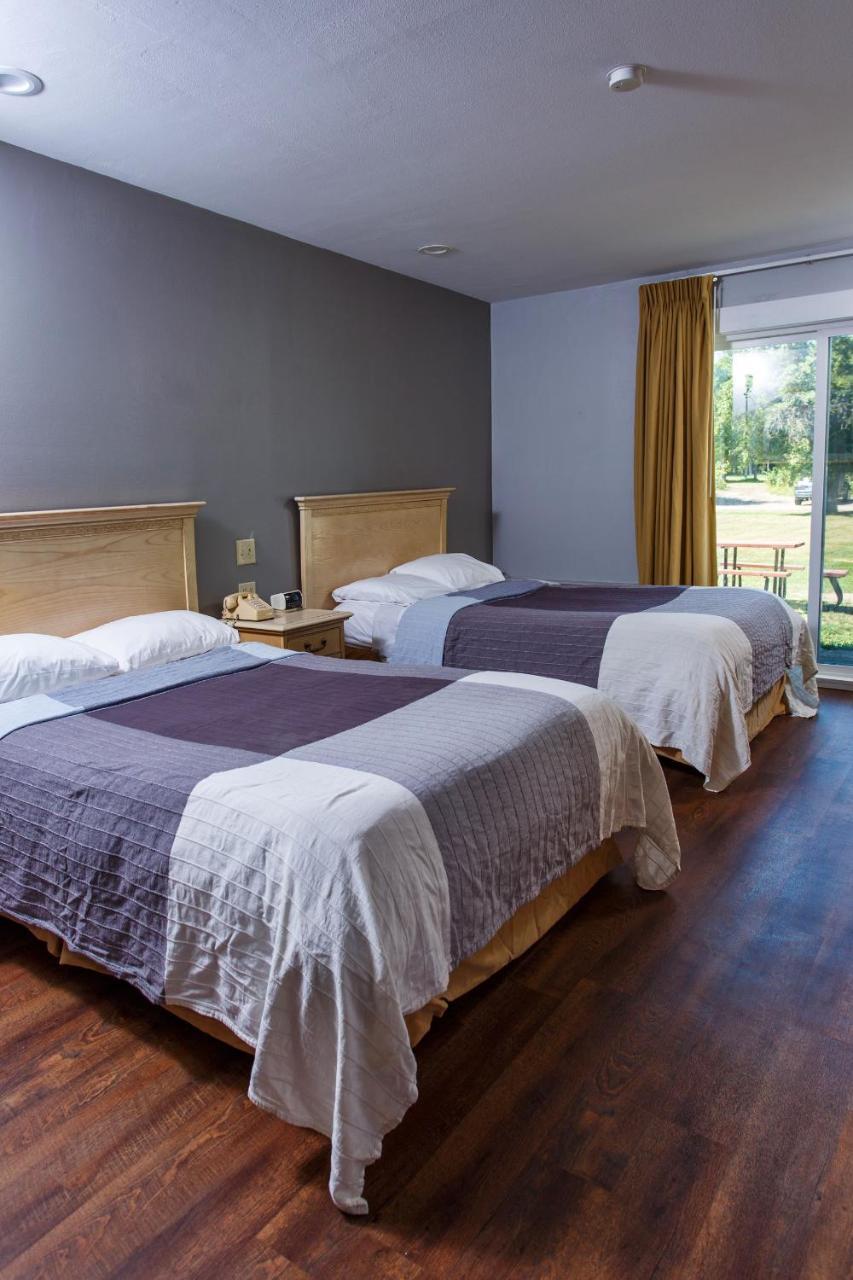 Double Room with Two Queen Beds - Non-Smoking