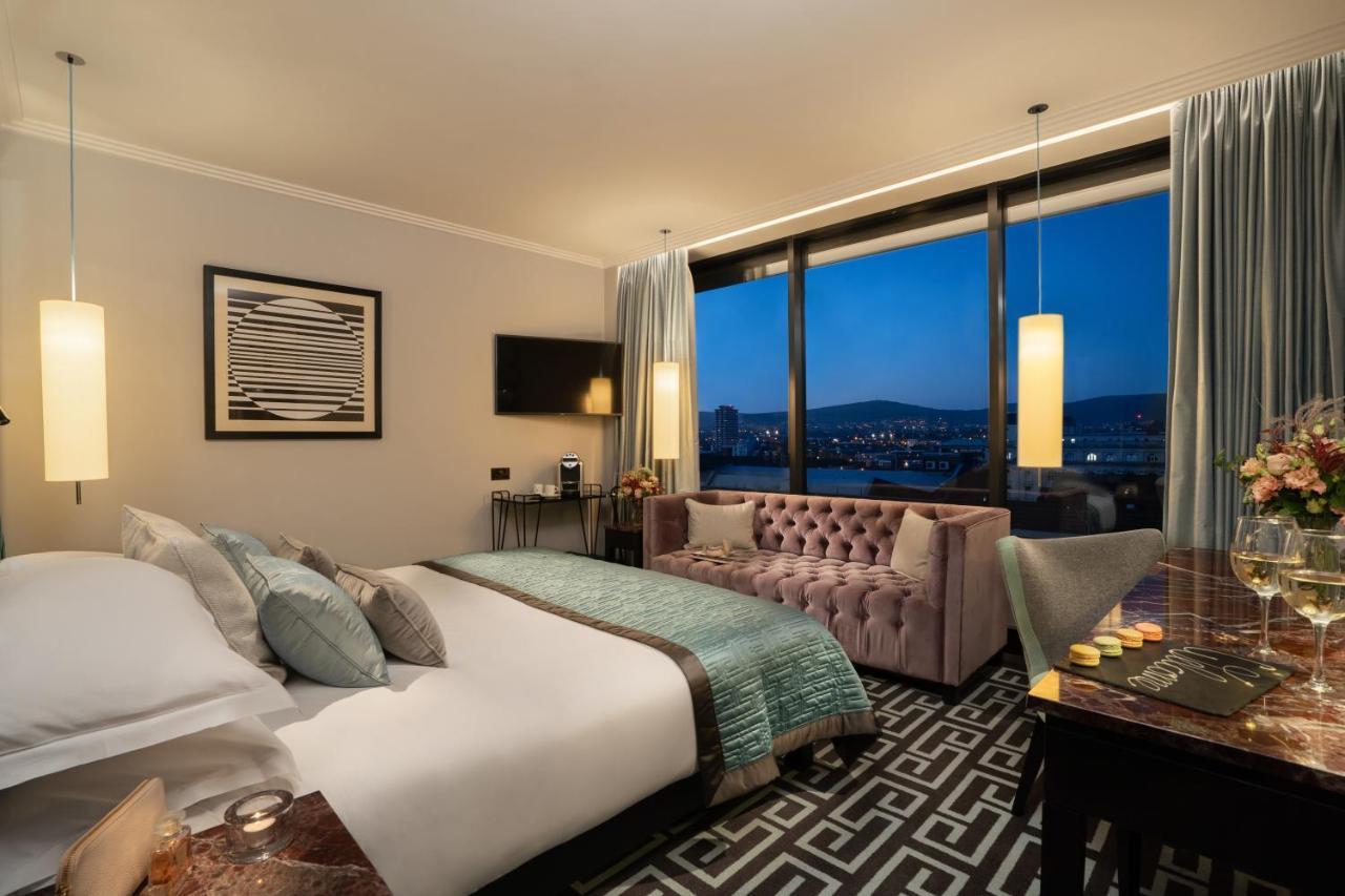 Signature View King