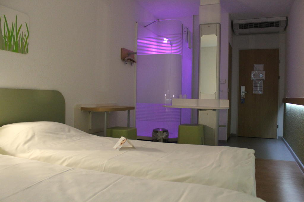 Standard Room 1 Double Bed,73703693:JPEG