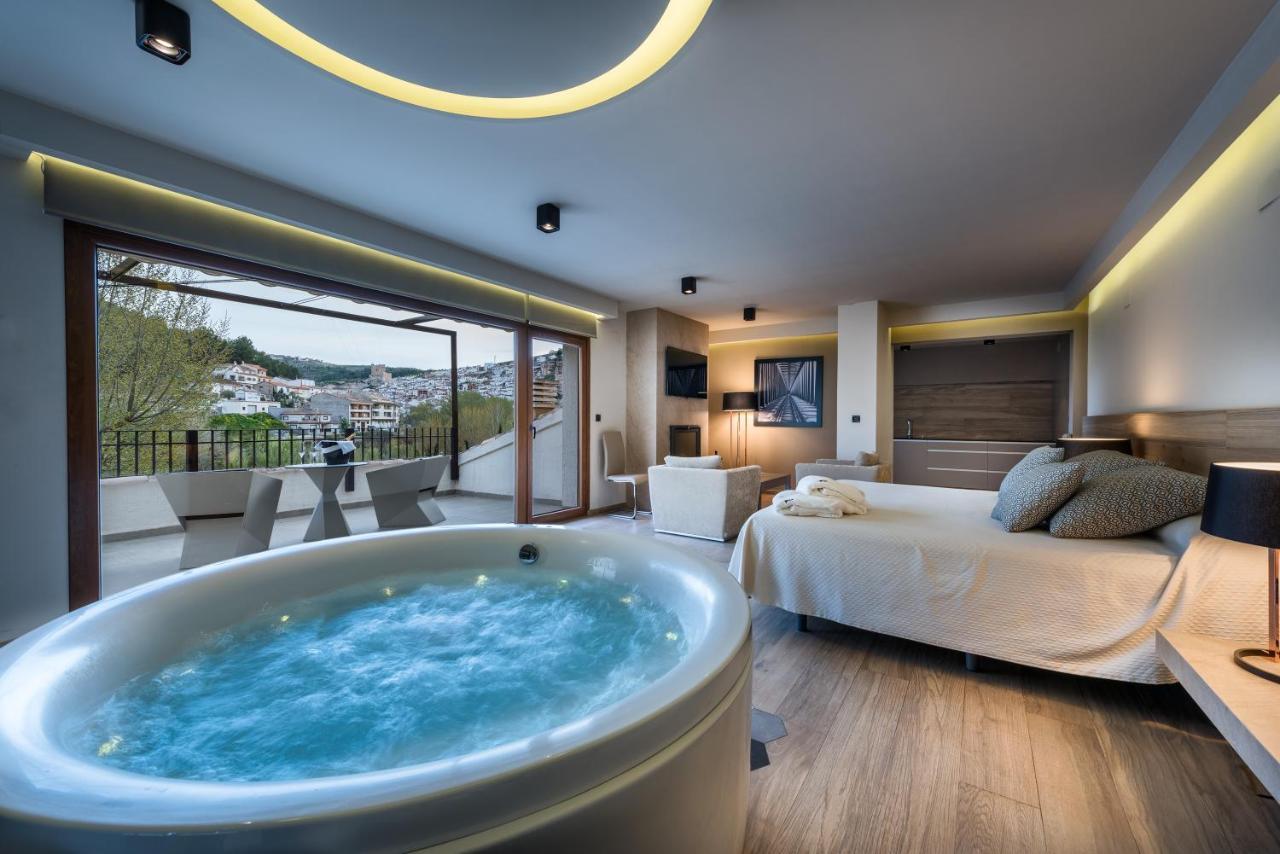Deluxe Suite Spa Bath