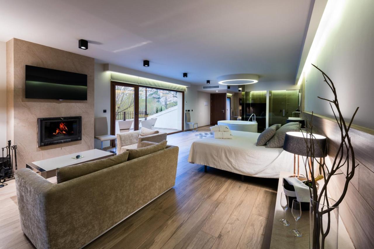 Deluxe Suite Spa Bath
