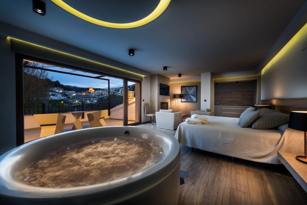 Deluxe Suite Spa Bath