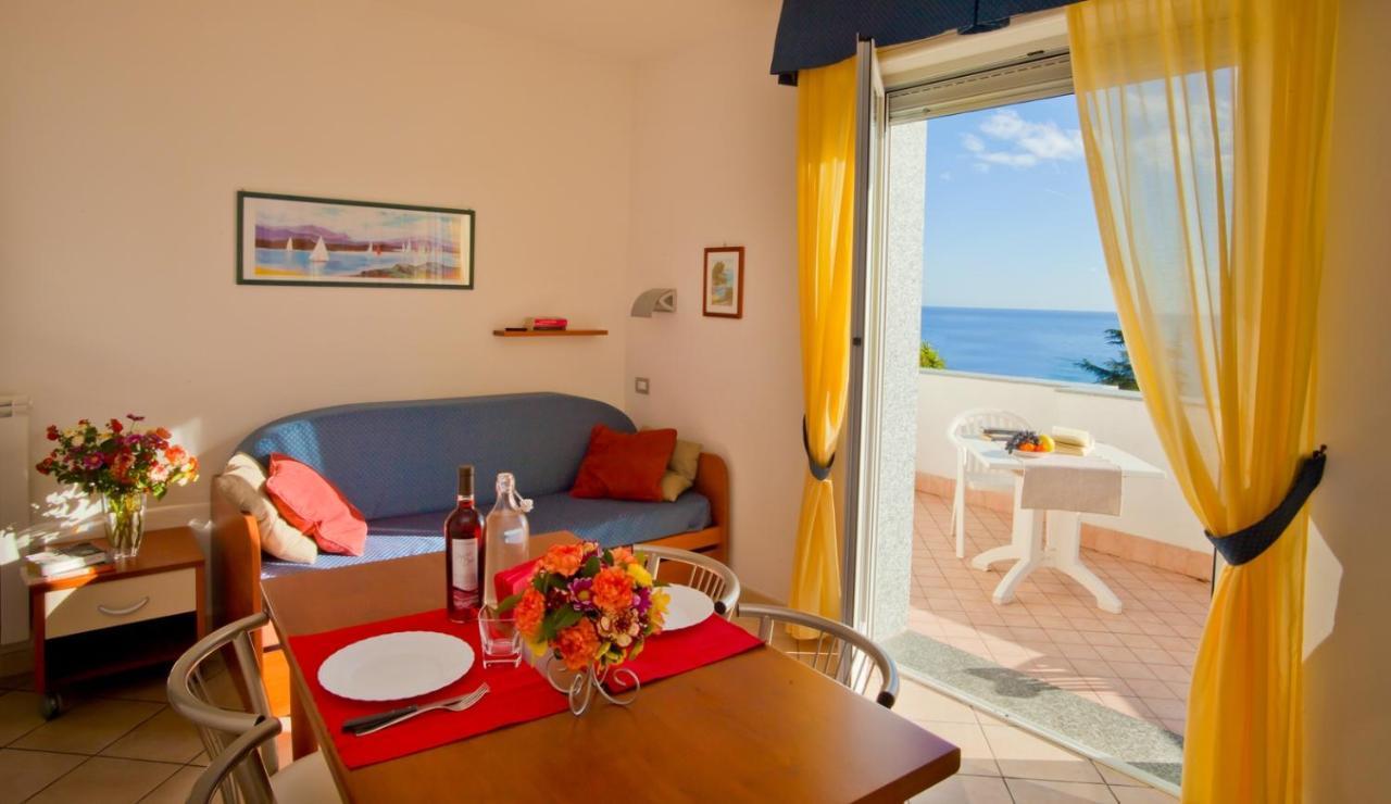 One-Bedroom Apartment Balcony Sea View