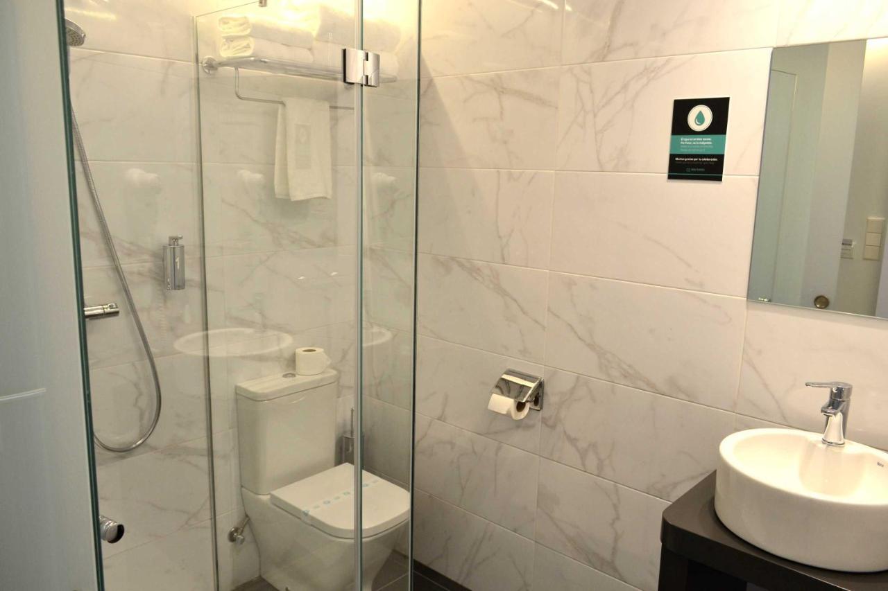 Single Room,738129238:JPEG