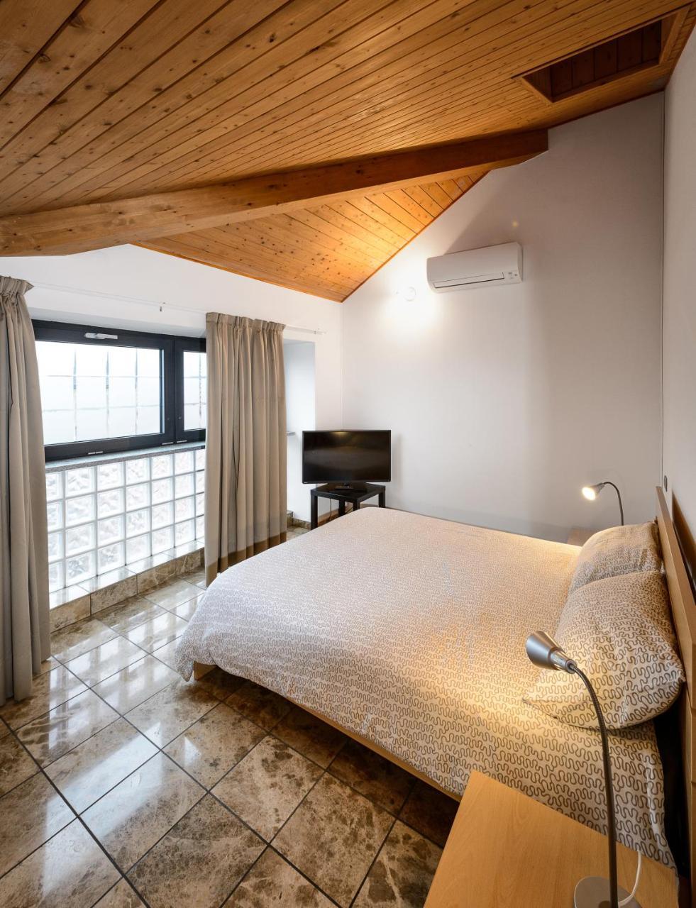 Three-Bedroom Apartment,1023935719:JPEG