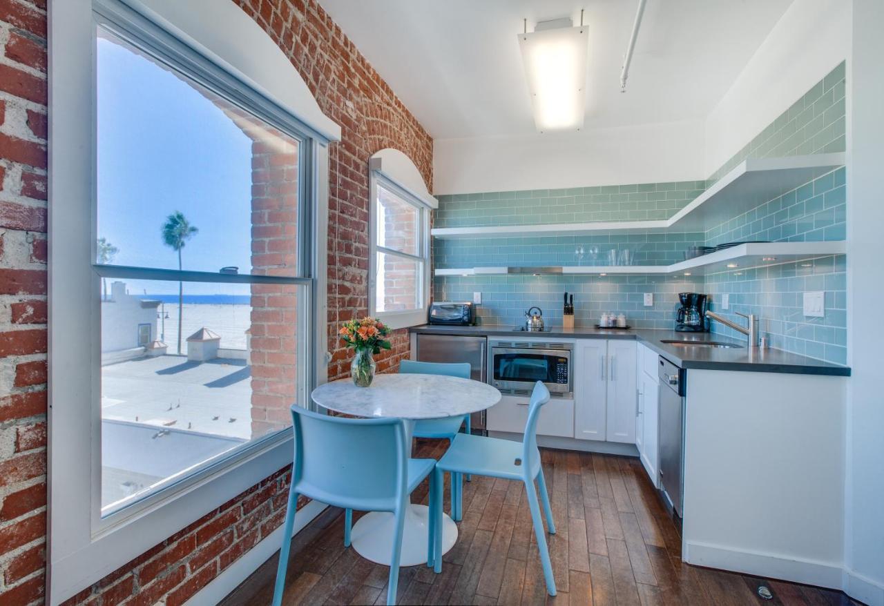 One Bedroom Suite, Partial Ocean View