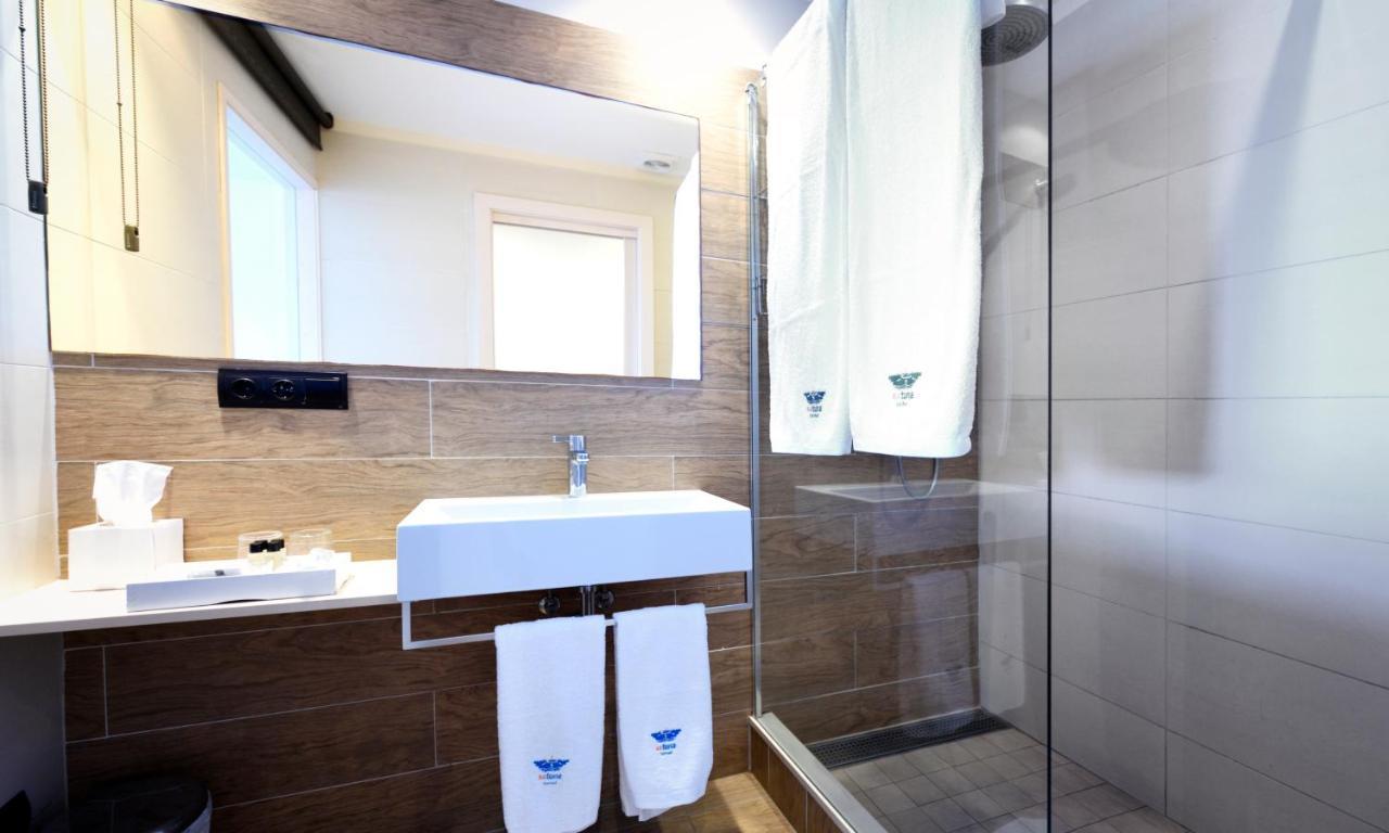 Double or Twin Room Extra Bed,628885614:JPEG