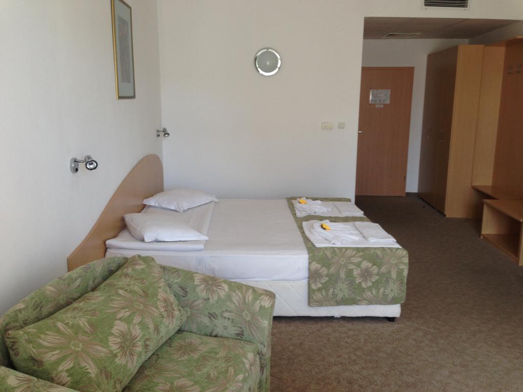 Twin Room Balcony,402645969:JPEG