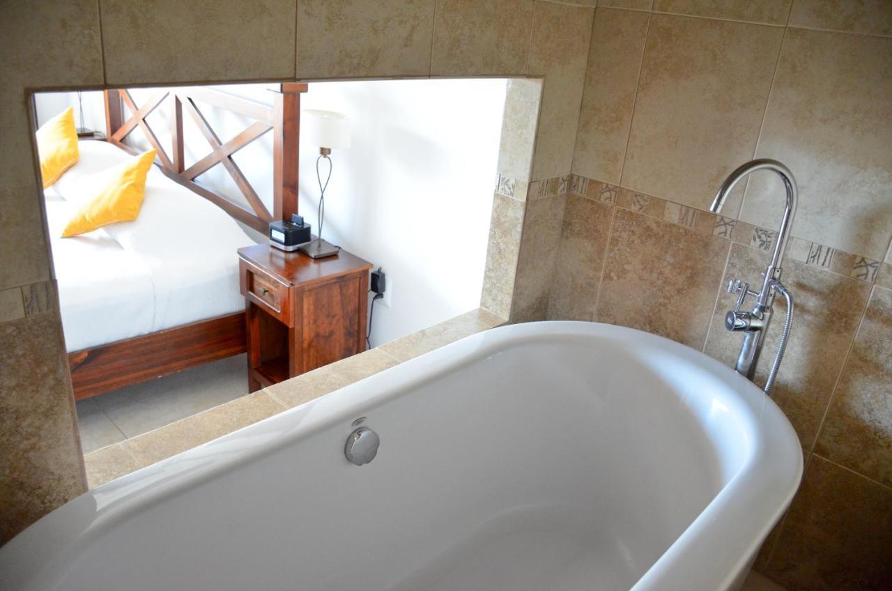 Deluxe Double Room Bath
