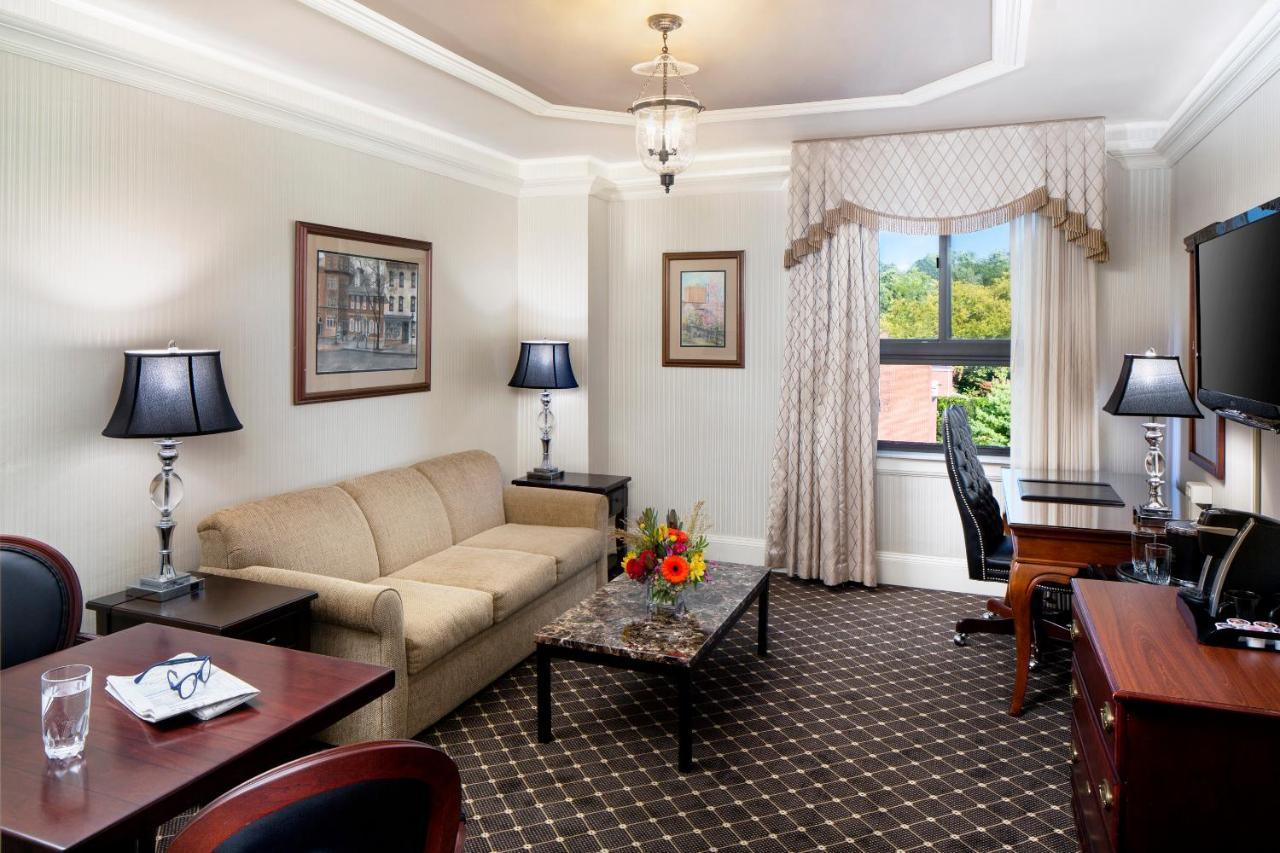 Deluxe Suite,742729657:JPEG