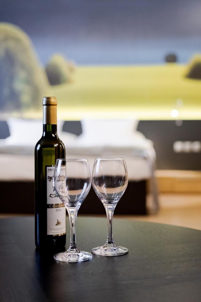 Suite,743058796:JPEG