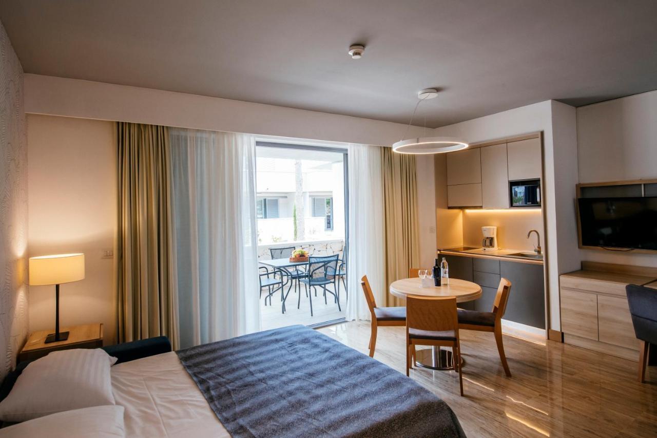 Superior One-Bedroom Apartment (4 Adults),1649882821:JPEG