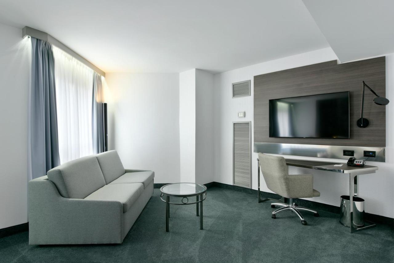 Junior King Suite Seating Area