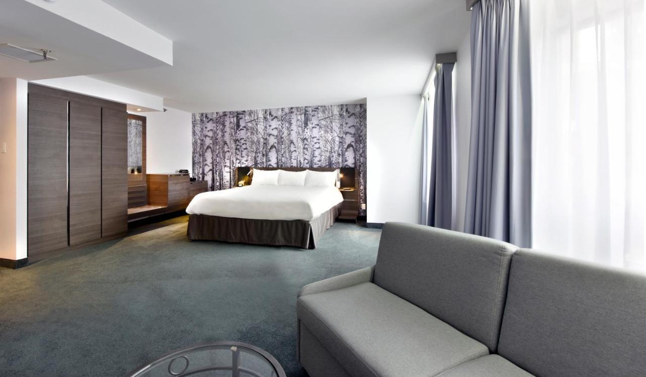 Junior King Suite Seating Area