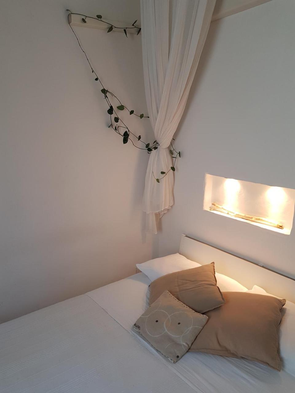 Double Room Window,219470927:JPEG