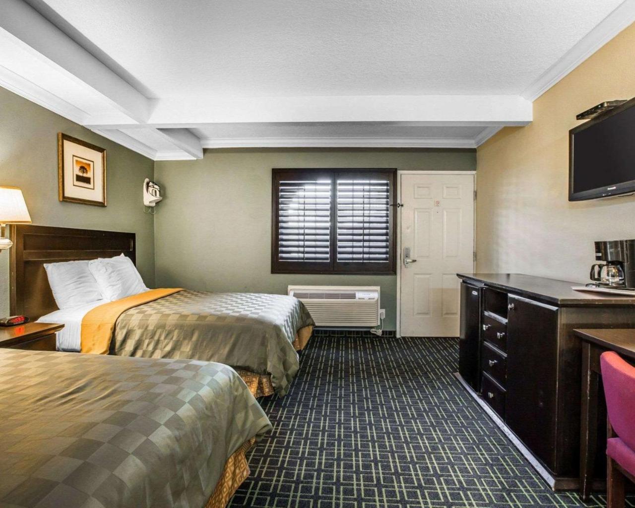 Double Room Two Double Beds Non-Smoking