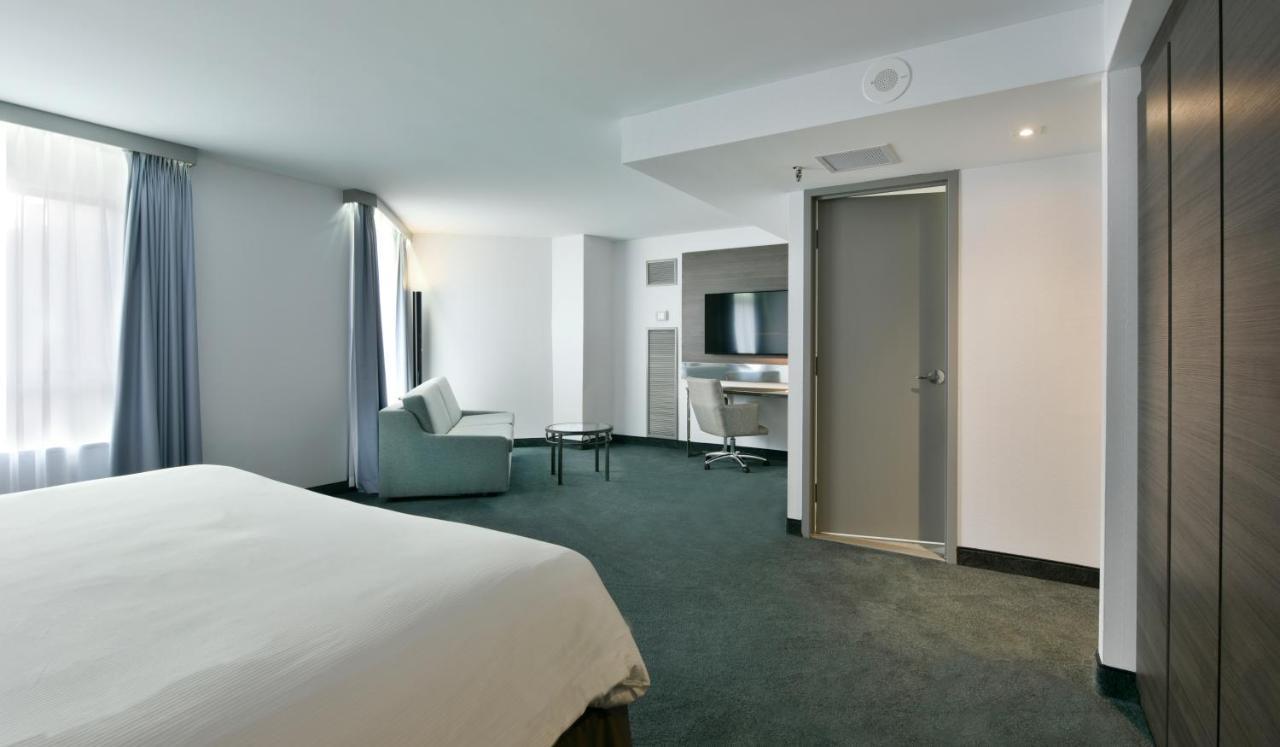 Junior King Suite Seating Area