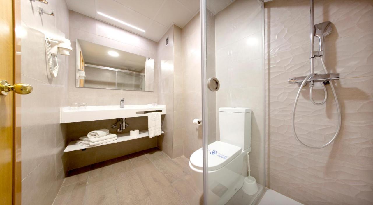 Triple Room,1677854795:JPEG