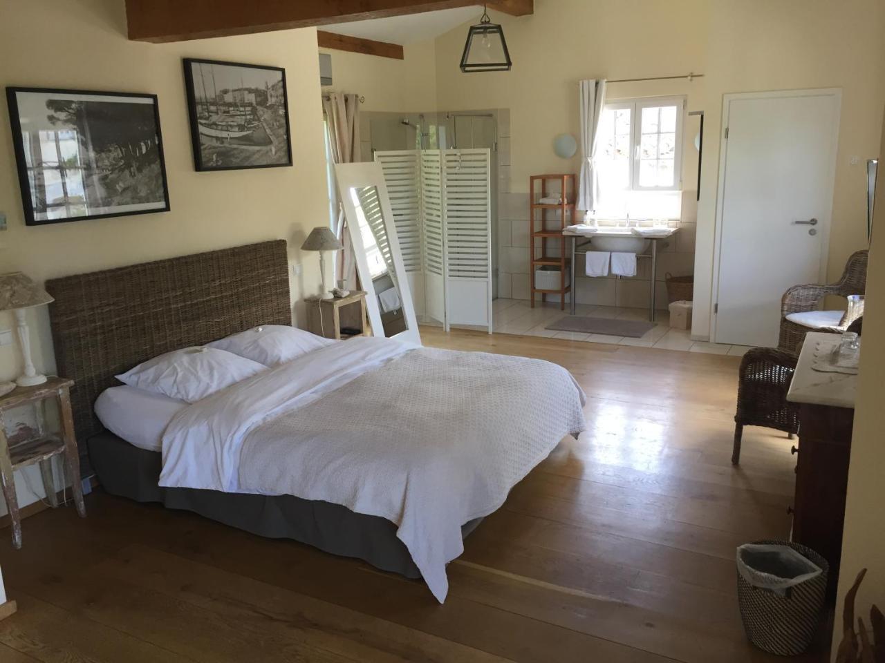 Superior Double Room Balcony Pool View 4 36 sqm,746196824:JPEG
