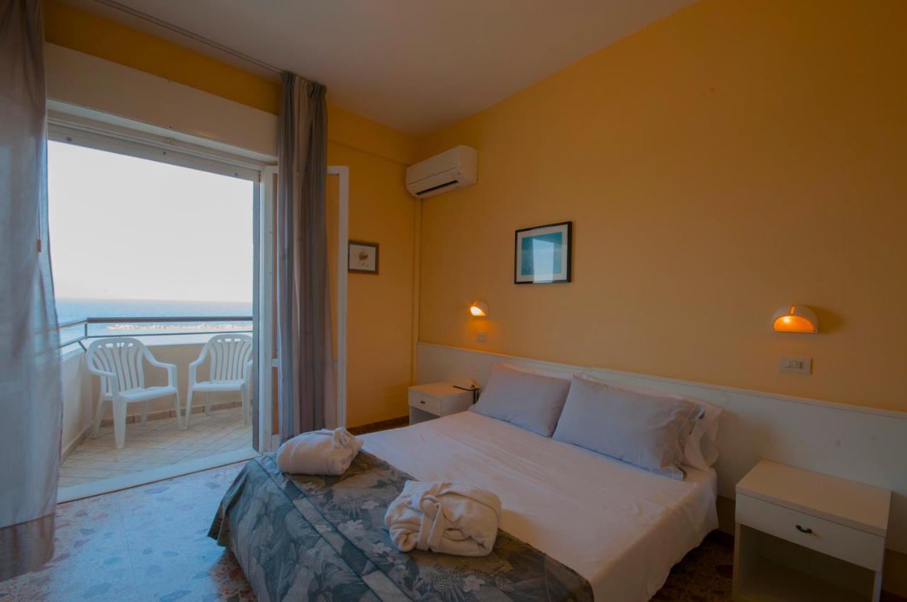 Standard Triple Room Sea View,746335229:JPEG