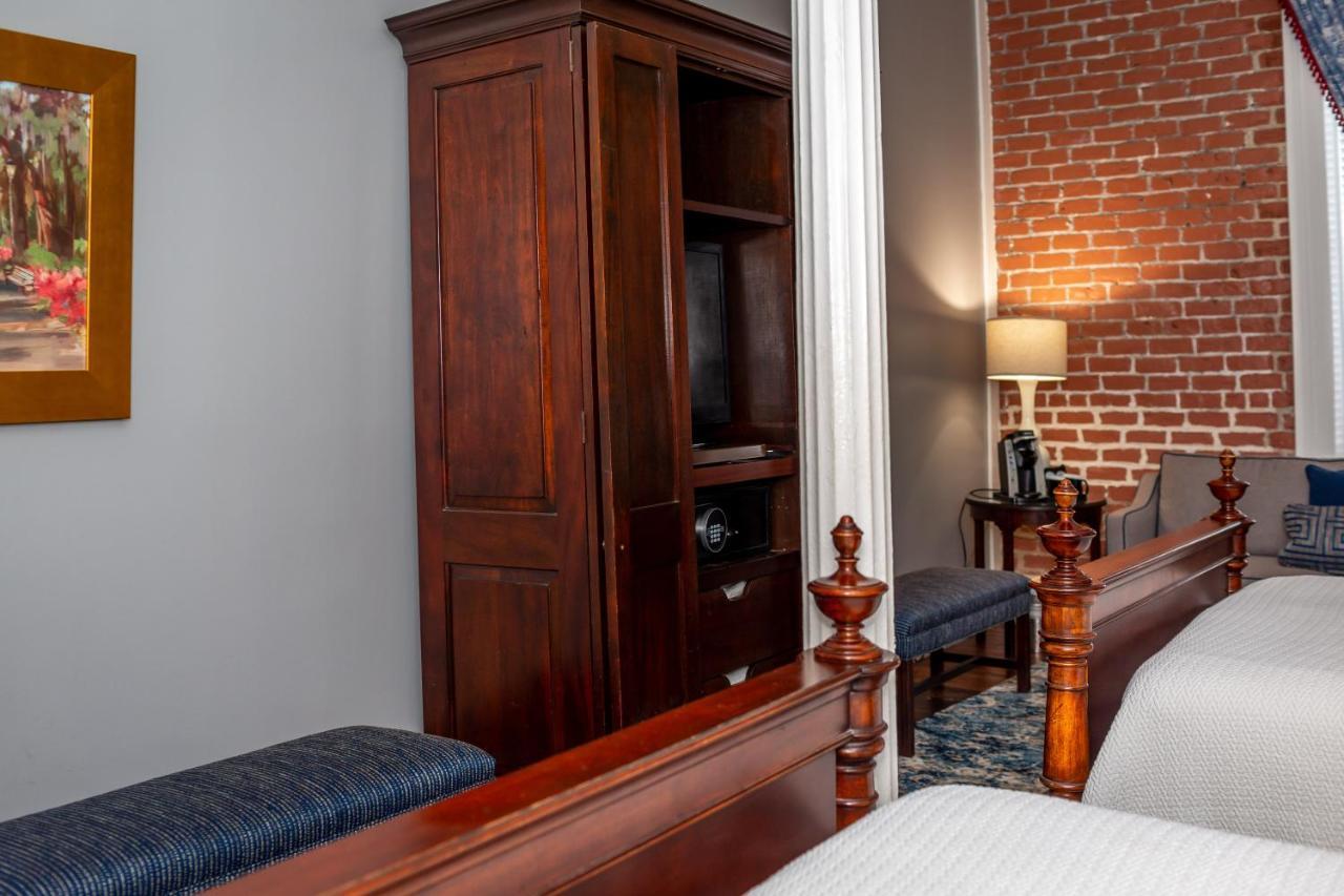 Deluxe Queen Room Two Queen Beds