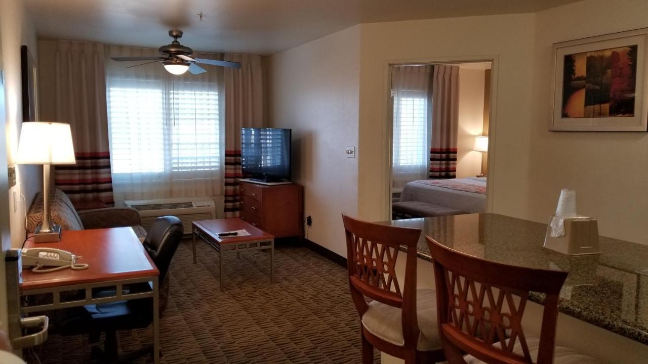 One-Bedroom King Suite Non-Smoking,706410202:JPEG